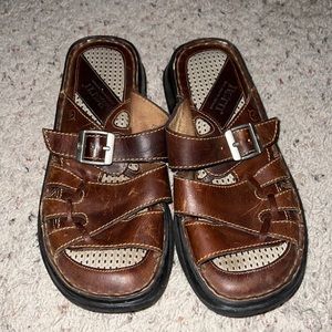 Born sandals